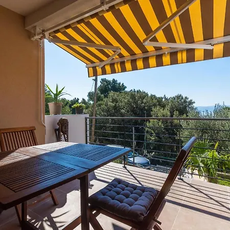 Stunning In Omis With Kitchen *